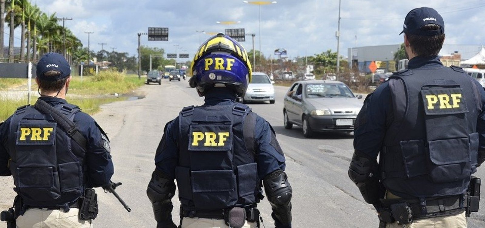 Imagem da notícia Polícia Rodoviária prende suspeitos de assaltos na BR 324, em Simões Filho