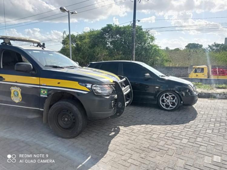 Imagem da notícia Veículo roubado em São Paulo é recuperado em Alagoinhas pela PRF