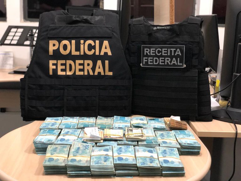 Imagem da notícia Polícia Federal e Receita Federal apreendem R$ 435 mil na fronteira com o Uruguai