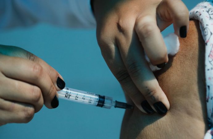 Imagem da notícia Trabalhador que recusar vacina pode ser demitido por justa causa, diz Ministério Público do Trabalho