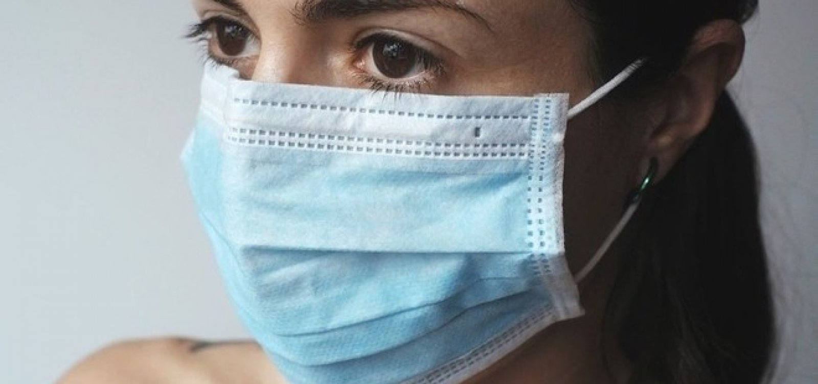 Imagem da notícia EUA volta a recomendar máscara em ambientes fechados para quem tomou duas doses de vacina contra Covid