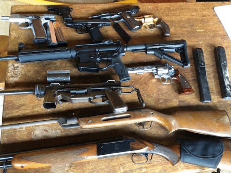 Imagem da notícia Operação Delivery da Polícia Federal investiga importação de armas e acessórios