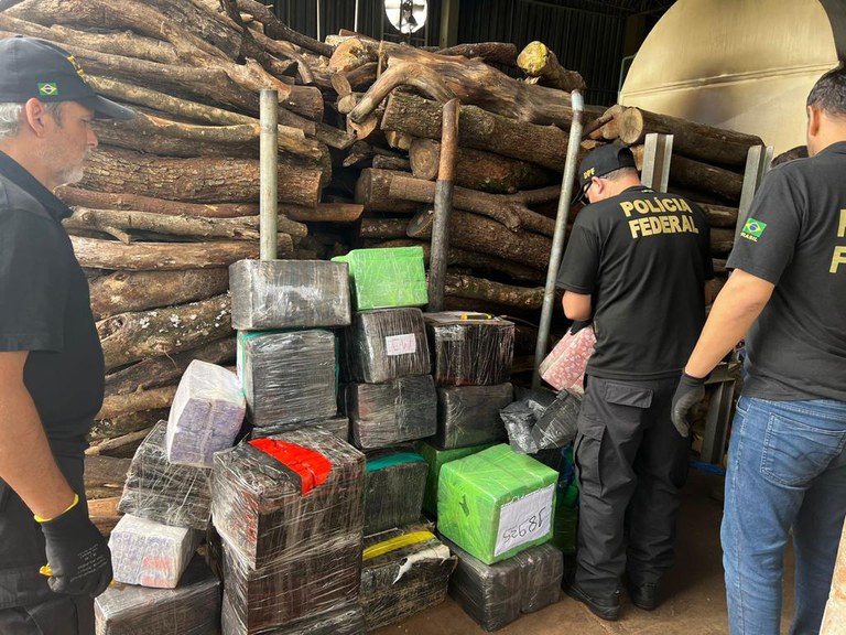 Imagem da notícia PF realiza operação de incineração de 3,2 toneladas de drogas em Foz do Iguaçu