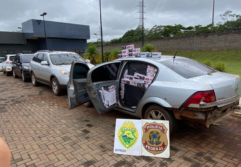 Imagem da notícia PF e BPFRON realizam apreensão de quatro veículos com cigarros contrabandeados