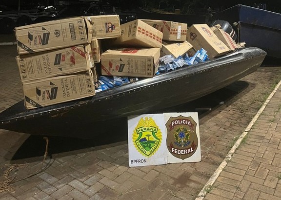 Imagem da notícia PF apreende lancha carregada de cigarros contrabandeados durante operação conjunta