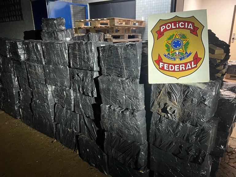 Imagem da notícia Polícia Federal apreende caminhão com quase duas toneladas de drogas
